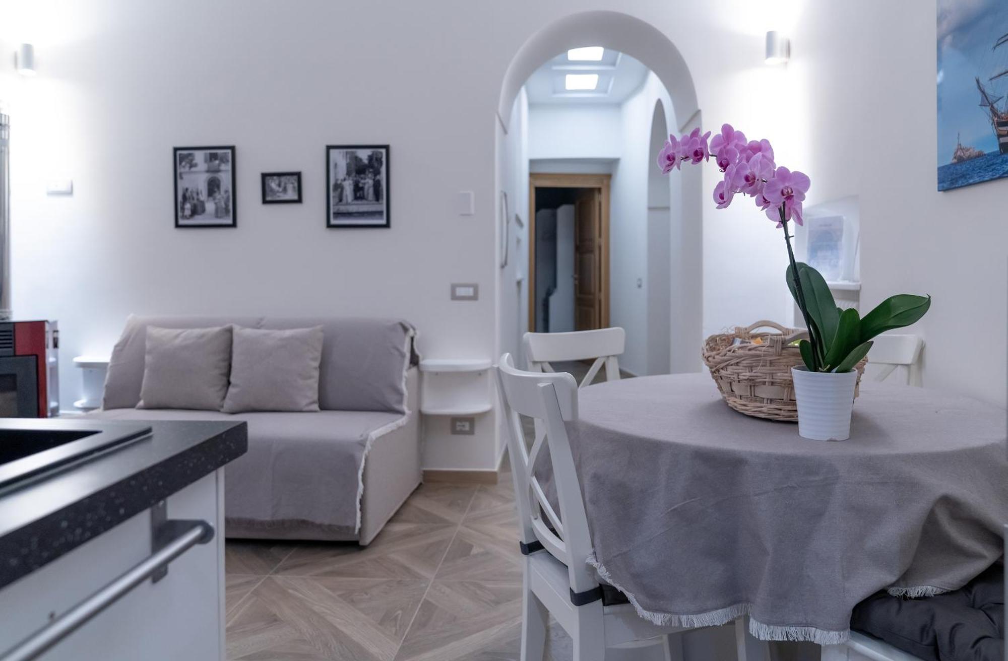 Insula Lubrensis Flat Apartment มัสซาลูเบรนเซ ภายนอก รูปภาพ