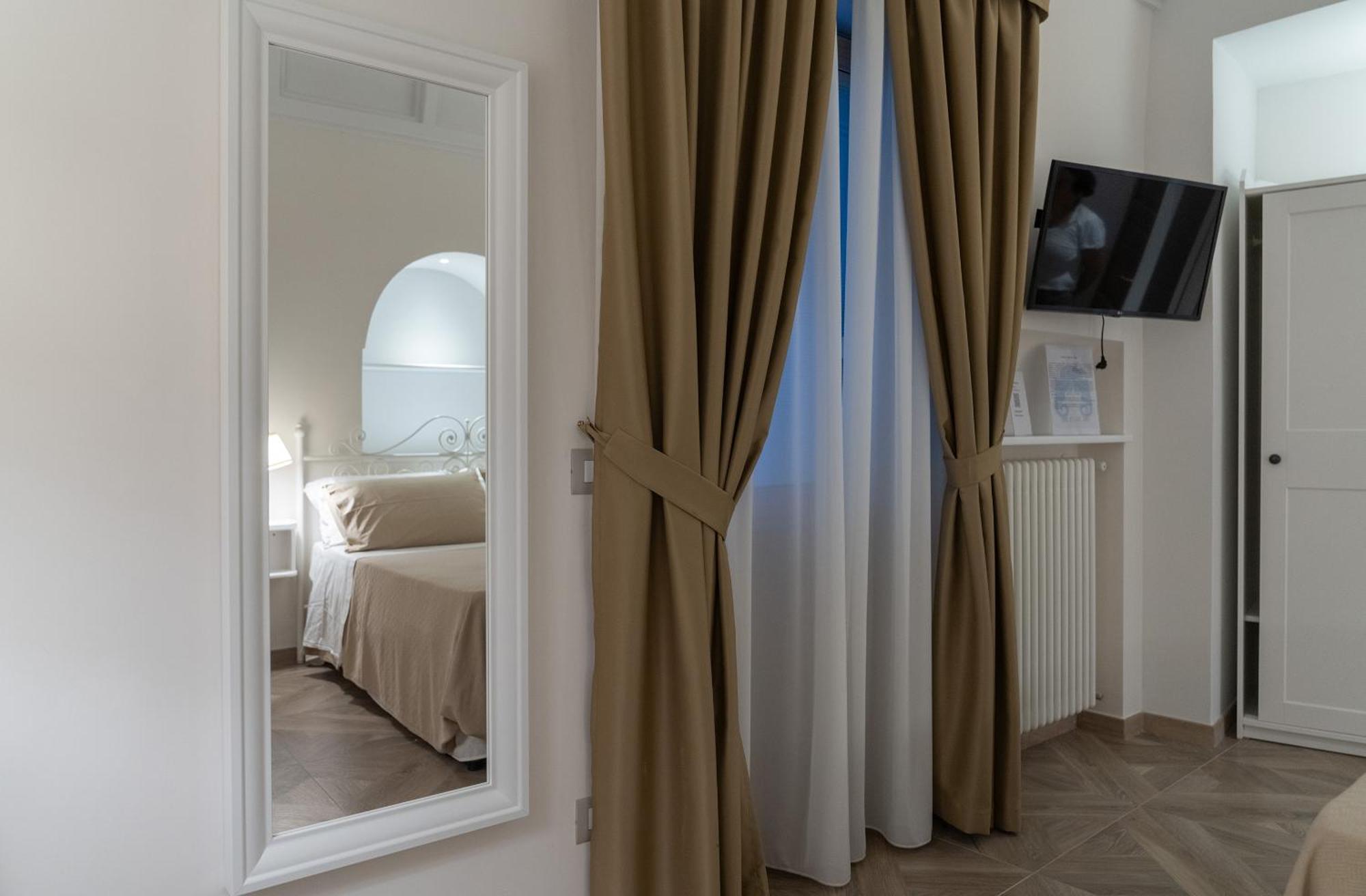 Insula Lubrensis Flat Apartment มัสซาลูเบรนเซ ภายนอก รูปภาพ